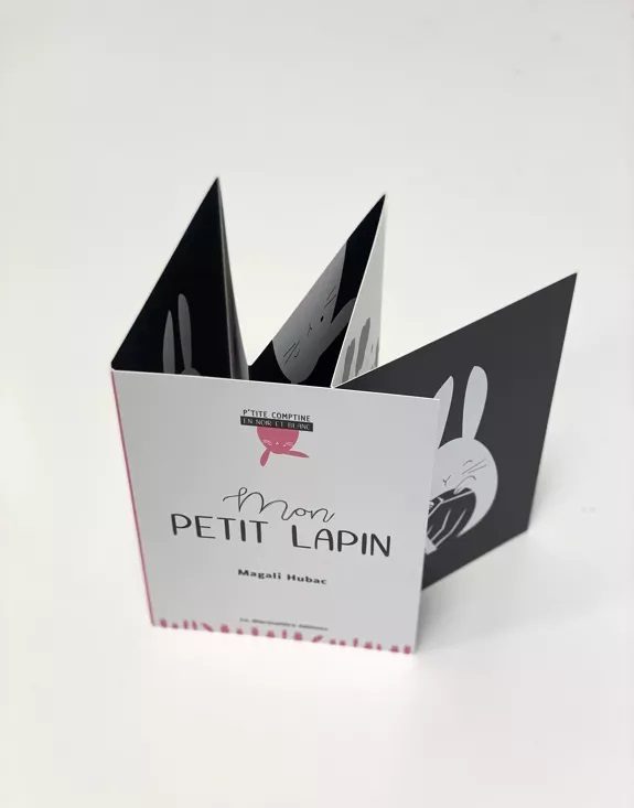 Livre - P'tite comptine en noir et blanc "Une poule sur un mur"