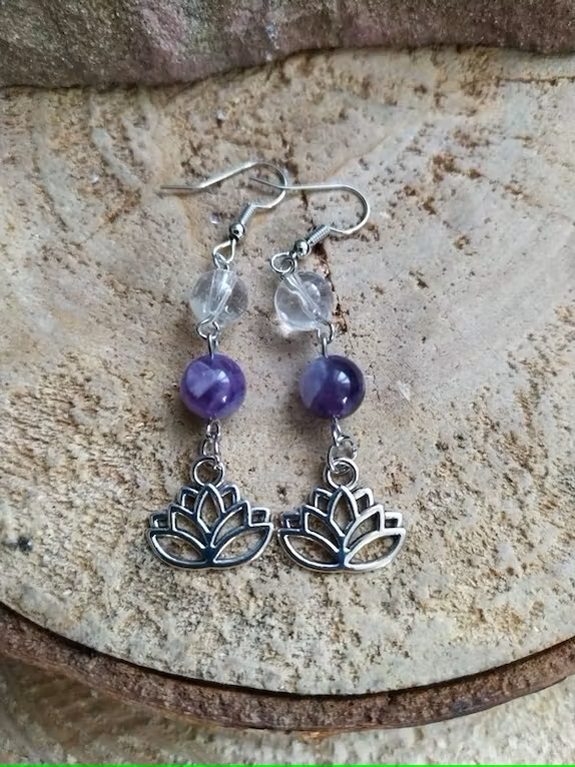 L'atelier d'élune - Boucles d'oreilles améthyste, cristal de roche et lotus