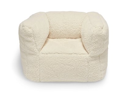 Ce pouf confortable est le pouf pour votre enfant. Votre propre chaise avec le dossier et les accoudoirs confortables d'un vrai fauteuil. Les enfants apprécient de pouvoir s'y asseoir. Dans ce pouf, ils peuvent se détendre et regarder la télévision. Il est également facile de glisser sur la table basse pour un jeu ou un puzzle. Il a également l'air confortable dans le salon ou la chambre. En raison du large choix de différentes couleurs douces, il y a forcément une couleur qui ira bien dans votre intérieur.