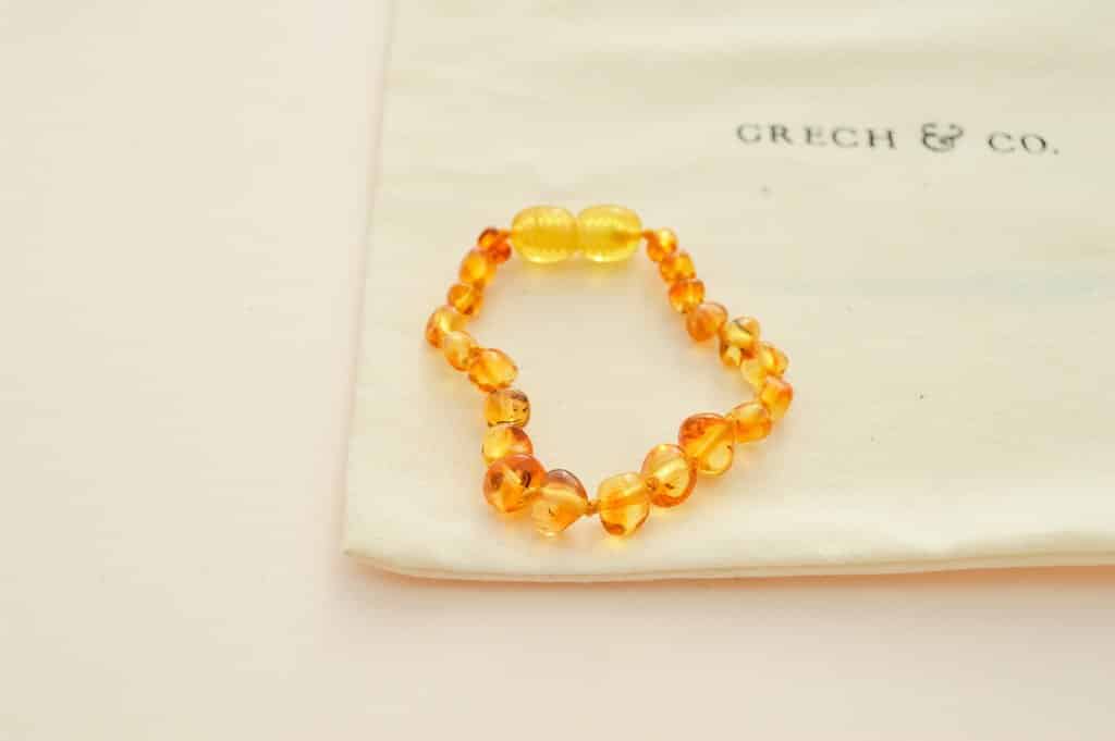 Bracelet d'ambre contre la douleur dentaire